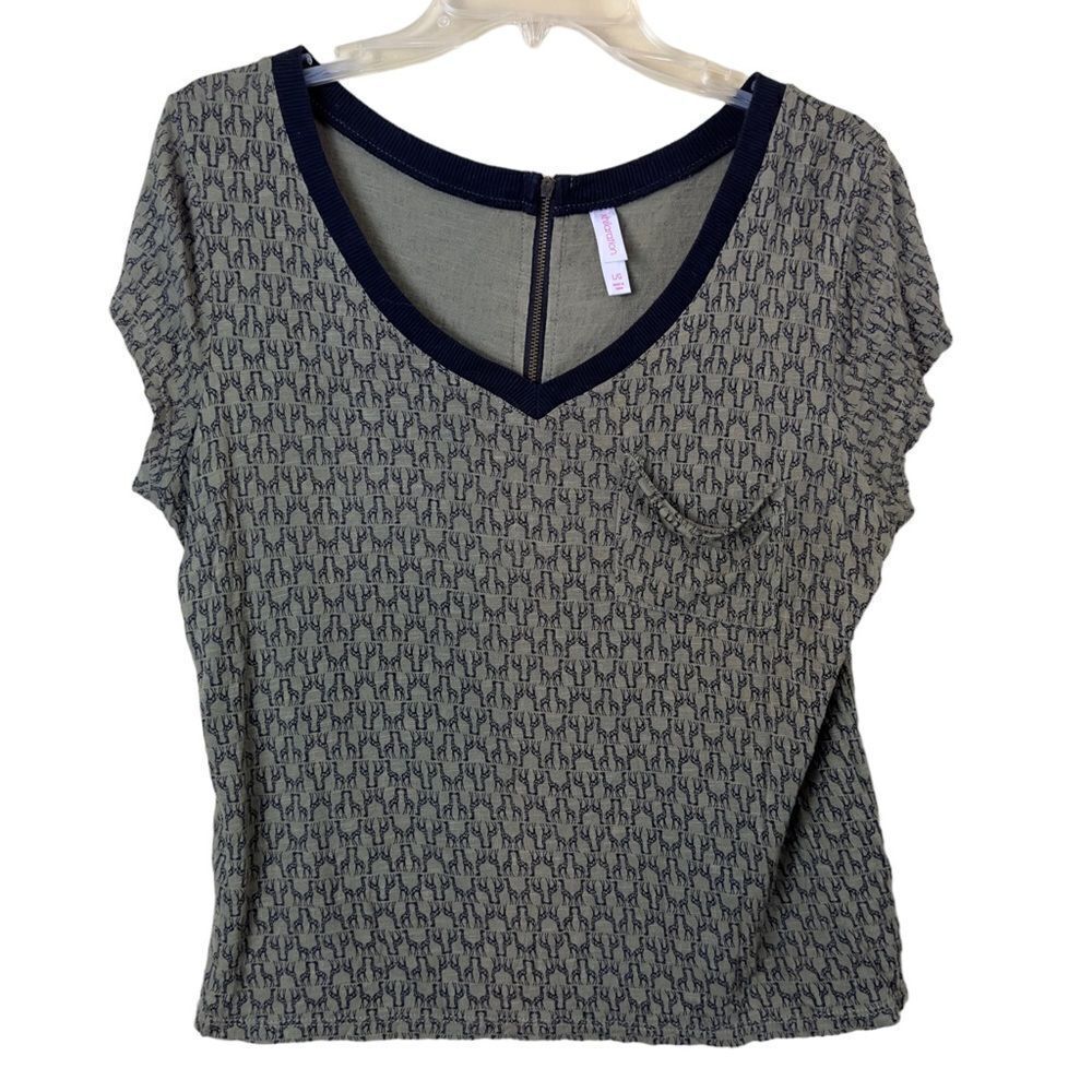 Xhilaration Giraffe Zip Back V-Neck Top Size Lg